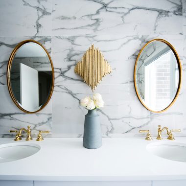 white ceramic sink