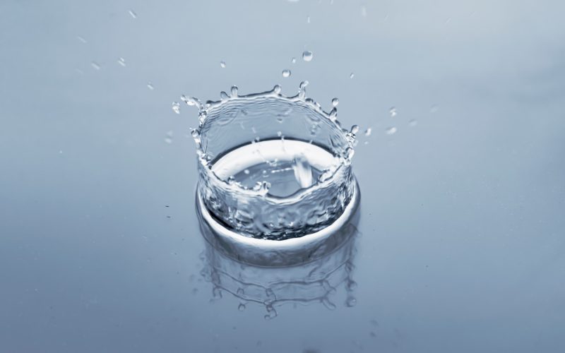 a glass of water with ice